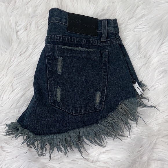 NWOT ❤️ ONE Teaspoon shorts - Picture 3 of 4